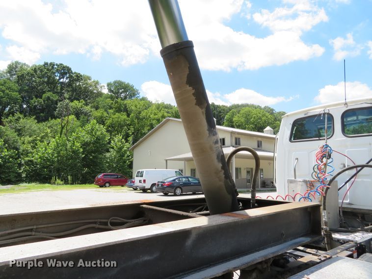 image for item DE8227 2005 Bibeaut Schien 27SD end dump trailer