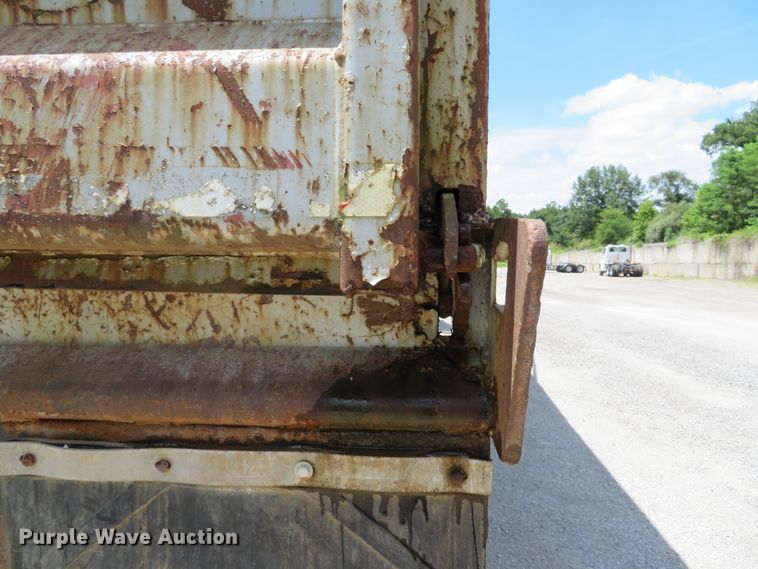 image for item DE8227 2005 Bibeaut Schien 27SD end dump trailer