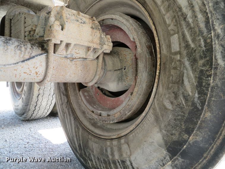 image for item DE8227 2005 Bibeaut Schien 27SD end dump trailer