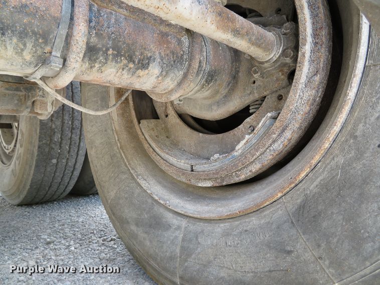 image for item DE8227 2005 Bibeaut Schien 27SD end dump trailer