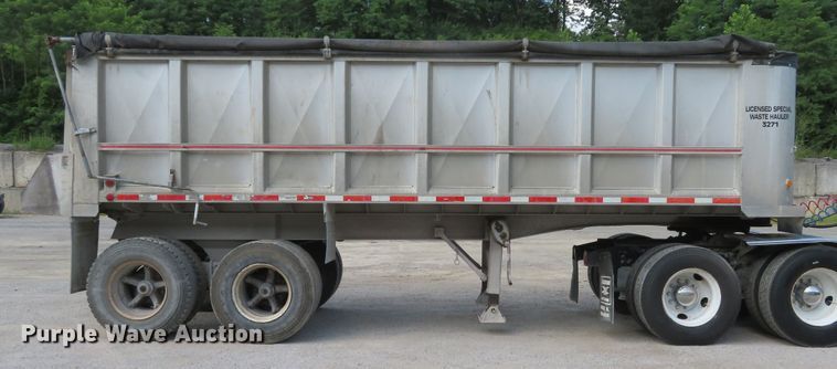 image for item DE8228 1993 East end dump trailer