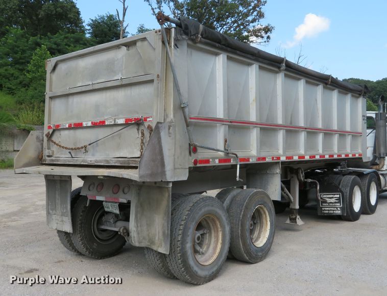 image for item DE8228 1993 East end dump trailer