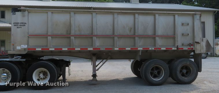 image for item DE8228 1993 East end dump trailer