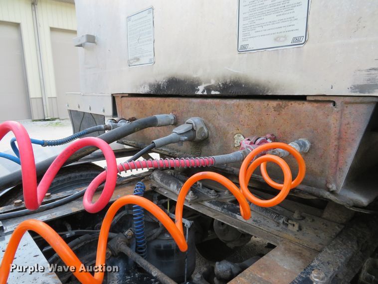 image for item DE8228 1993 East end dump trailer