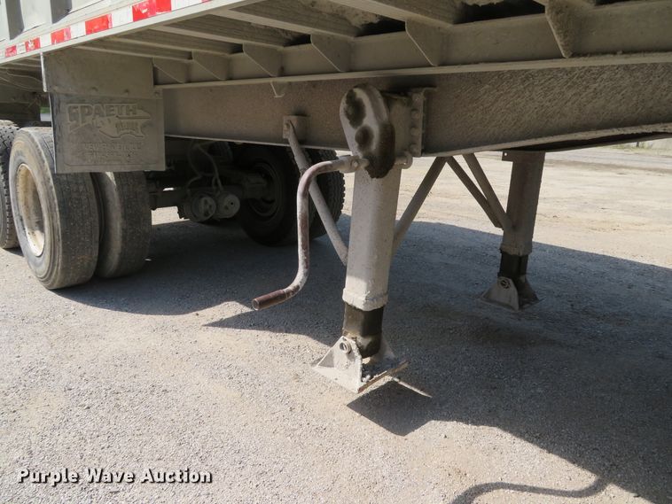 image for item DE8228 1993 East end dump trailer