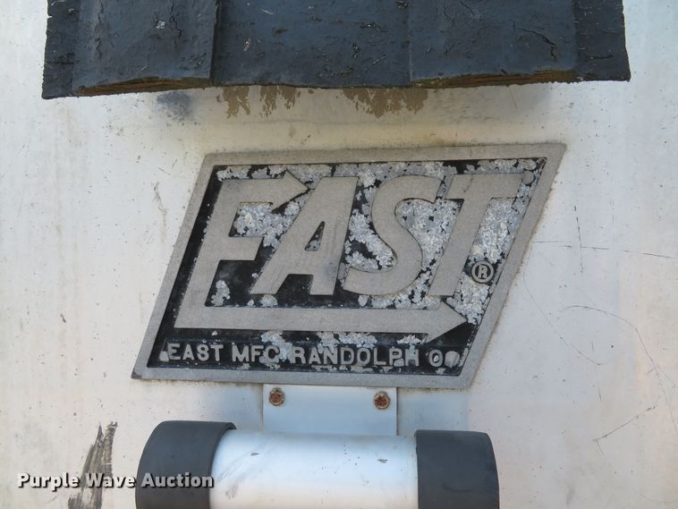 image for item DE8228 1993 East end dump trailer