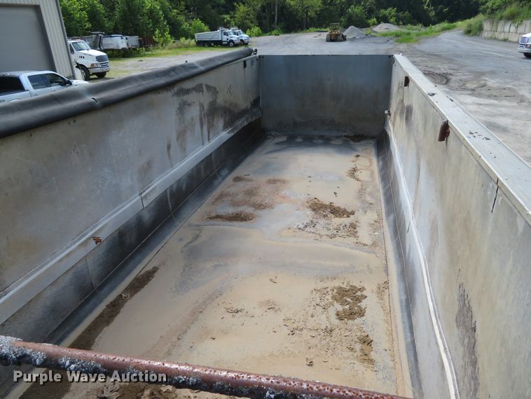 image for item DE8228 1993 East end dump trailer