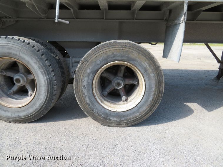 image for item DE8228 1993 East end dump trailer