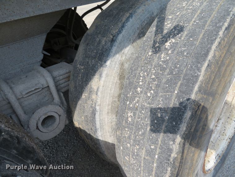 image for item DE8228 1993 East end dump trailer