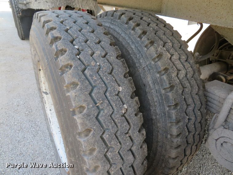 image for item DE8228 1993 East end dump trailer