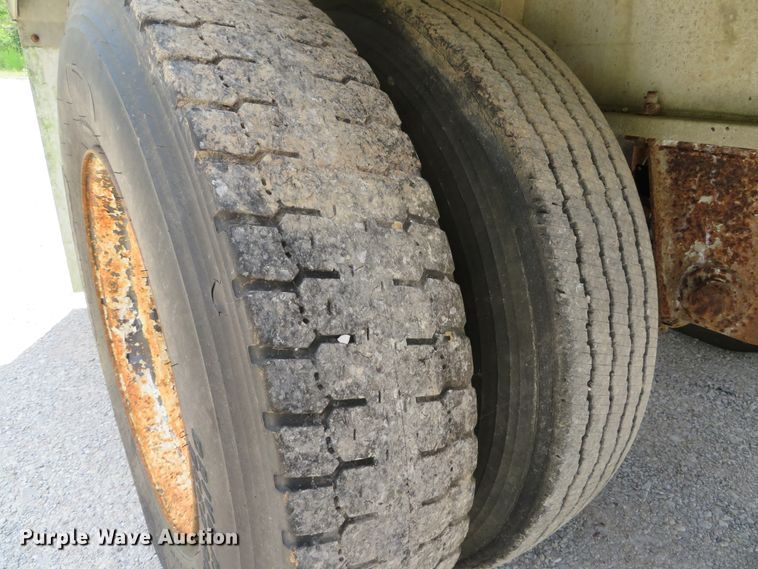 image for item DE8229 1979 Ravens 54228 flatbed trailer