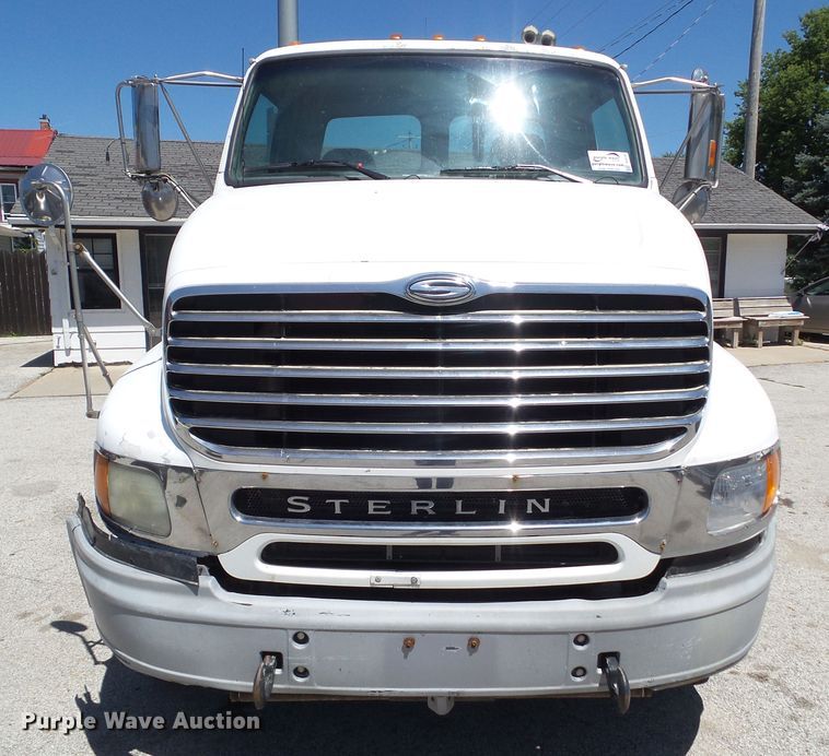 image for item DF0781 2001 Sterling A9500 semi truck