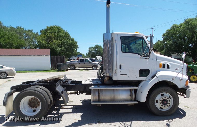 image for item DF0781 2001 Sterling A9500 semi truck