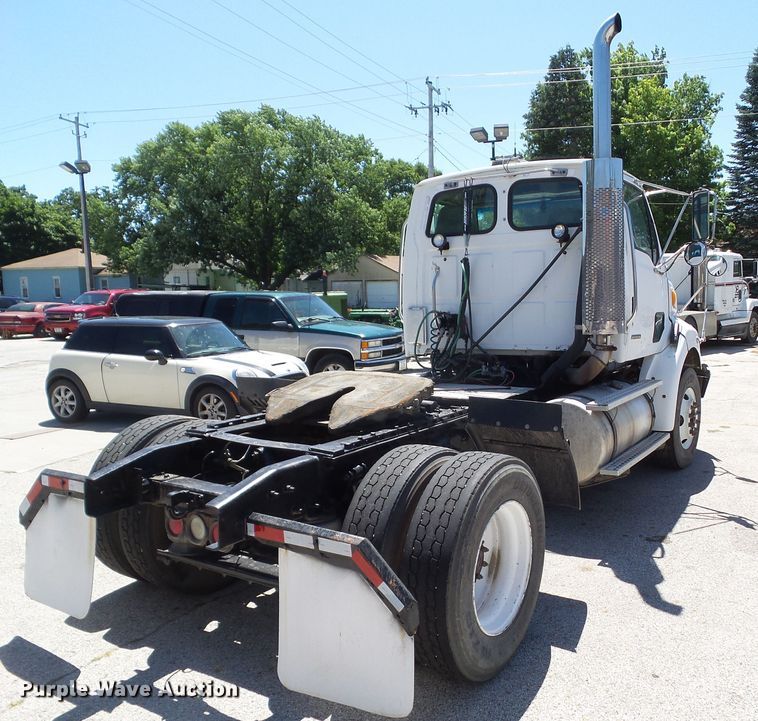 image for item DF0781 2001 Sterling A9500 semi truck