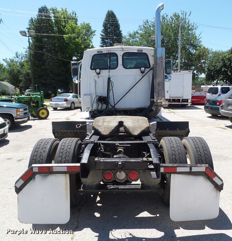 image for item DF0781 2001 Sterling A9500 semi truck