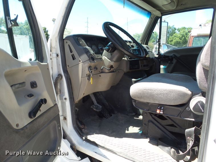 image for item DF0781 2001 Sterling A9500 semi truck