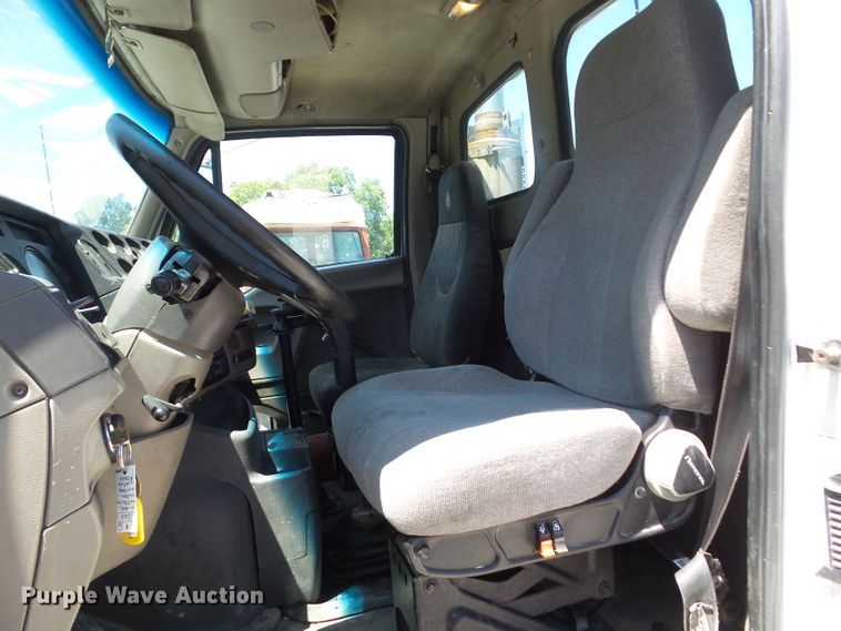 image for item DF0781 2001 Sterling A9500 semi truck