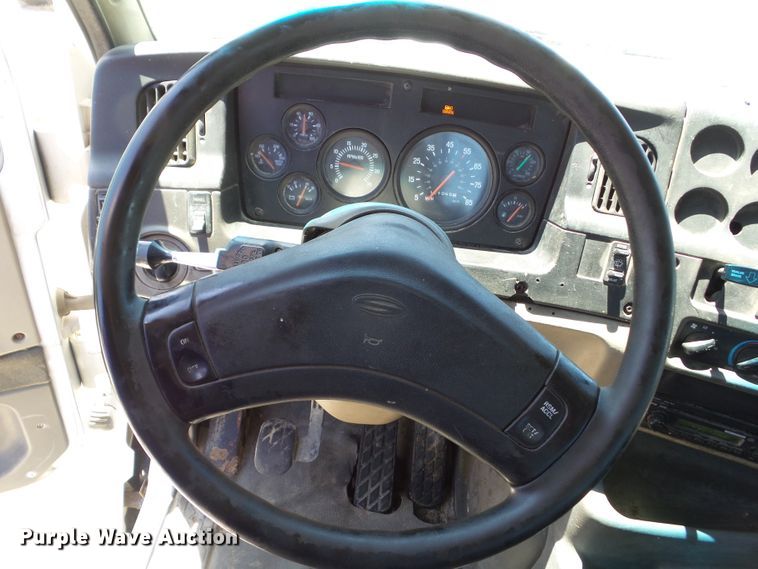 image for item DF0781 2001 Sterling A9500 semi truck