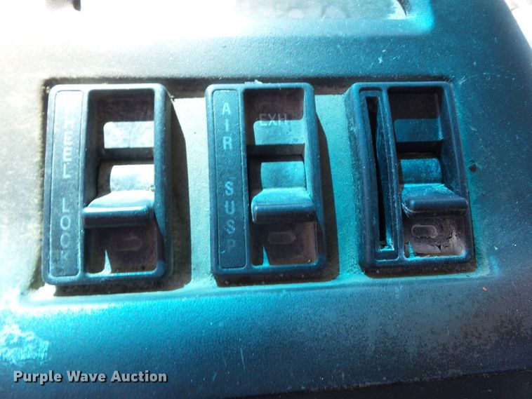 image for item DF0781 2001 Sterling A9500 semi truck