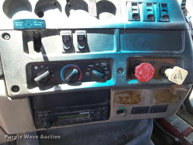 image for item DF0781 2001 Sterling A9500 semi truck