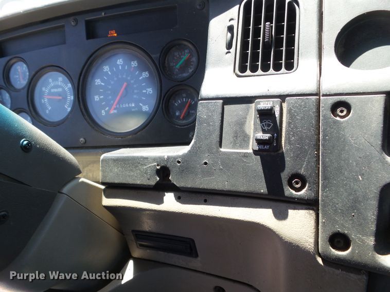 image for item DF0781 2001 Sterling A9500 semi truck