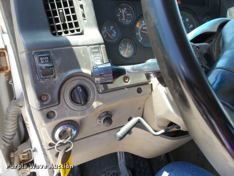 image for item DF0781 2001 Sterling A9500 semi truck