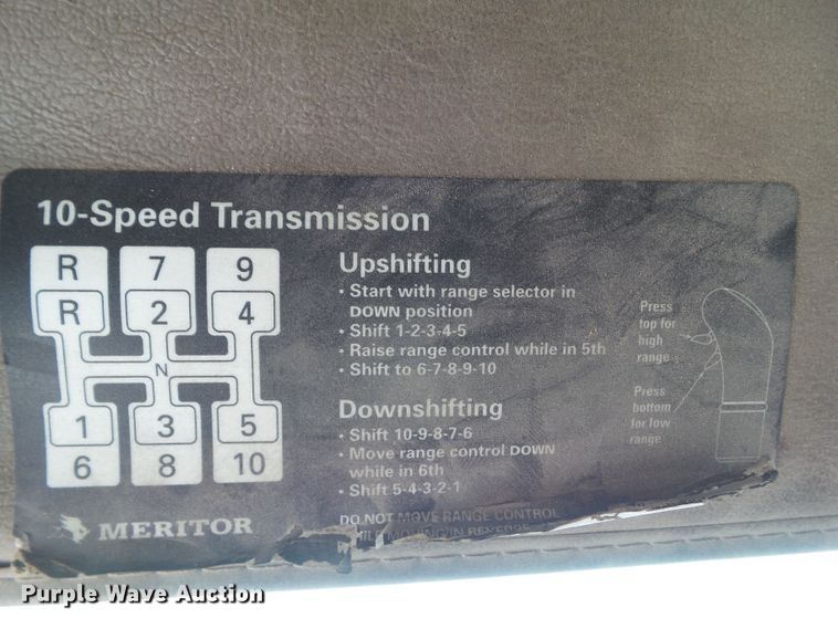 image for item DF0781 2001 Sterling A9500 semi truck