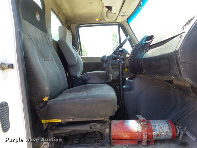 image for item DF0781 2001 Sterling A9500 semi truck