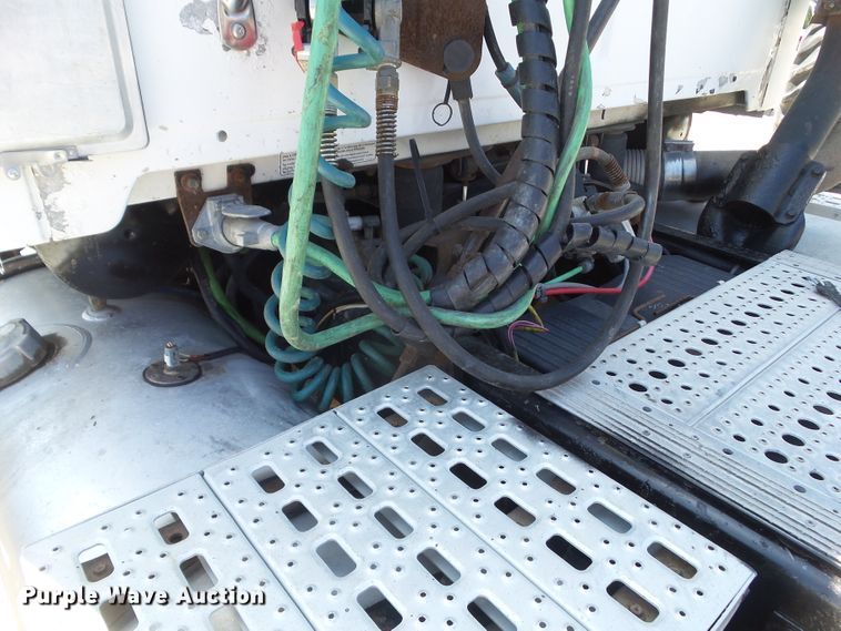 image for item DF0781 2001 Sterling A9500 semi truck