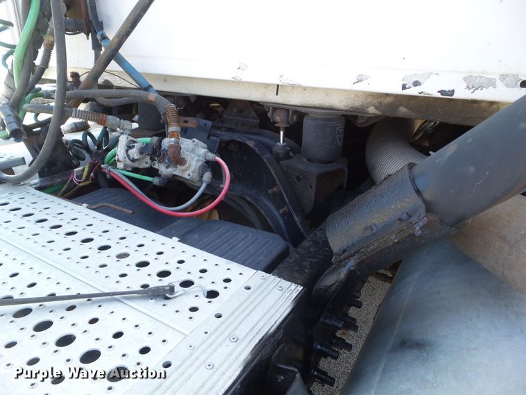 image for item DF0781 2001 Sterling A9500 semi truck