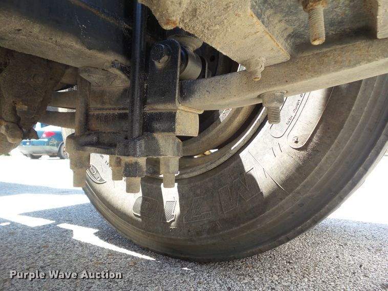 image for item DF0781 2001 Sterling A9500 semi truck