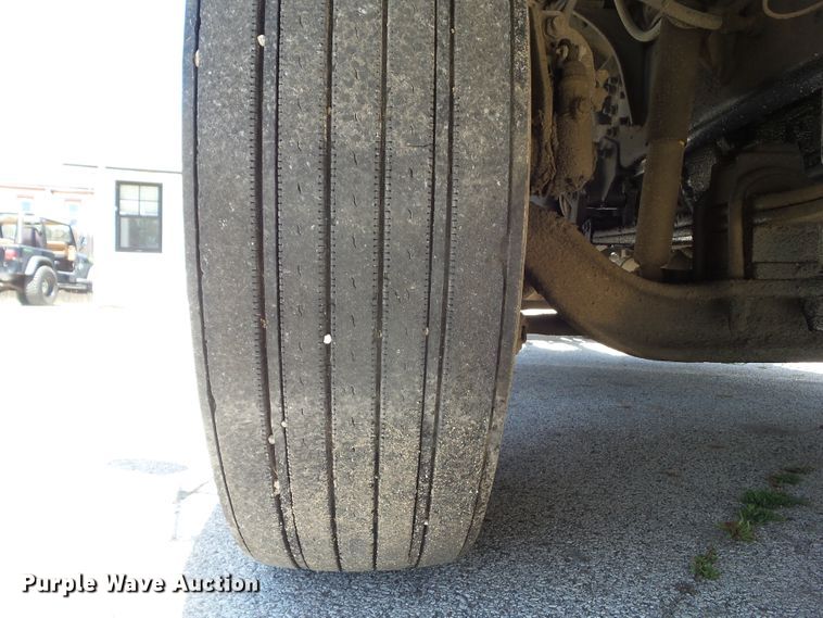 image for item DF0781 2001 Sterling A9500 semi truck