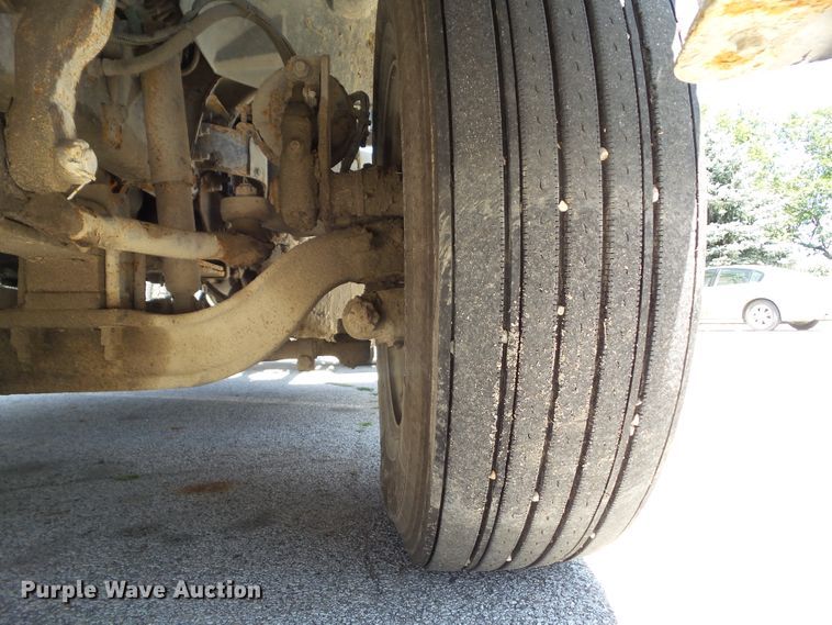 image for item DF0781 2001 Sterling A9500 semi truck