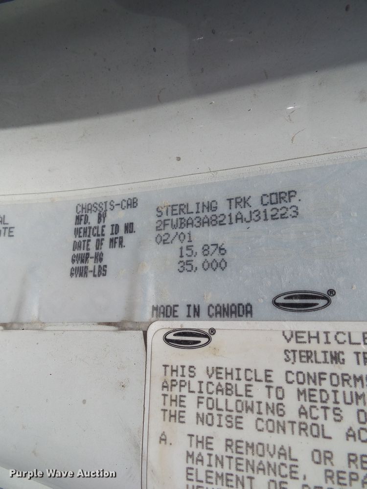 image for item DF0781 2001 Sterling A9500 semi truck