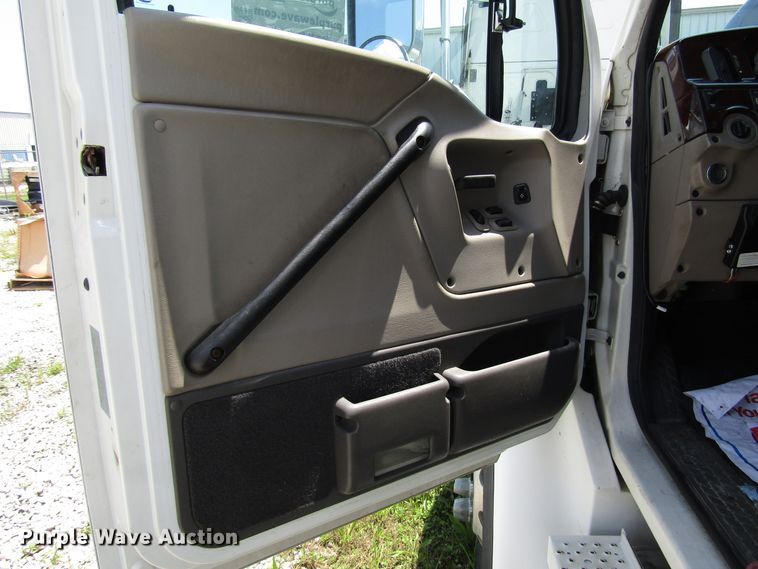 image for item DG1306 2007 Sterling Acterra semi truck