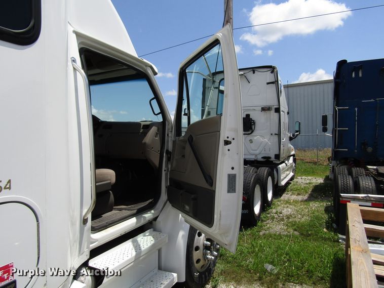 image for item DG1306 2007 Sterling Acterra semi truck