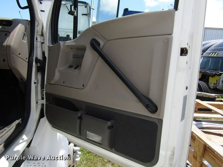 image for item DG1306 2007 Sterling Acterra semi truck