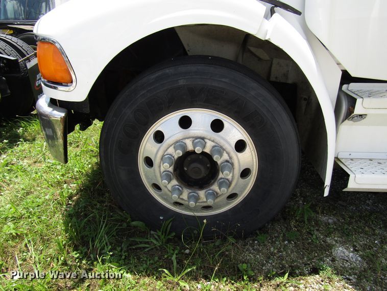 image for item DG1306 2007 Sterling Acterra semi truck