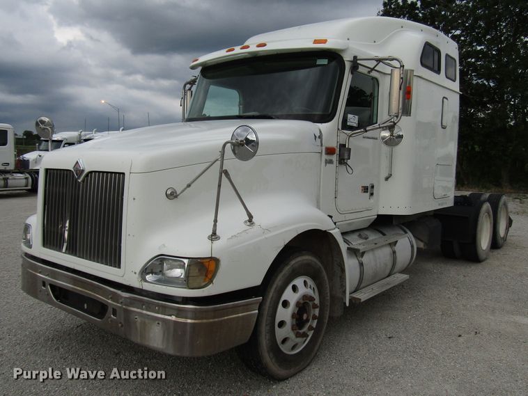 image for item DG1364 2006 International 9400i semi truck