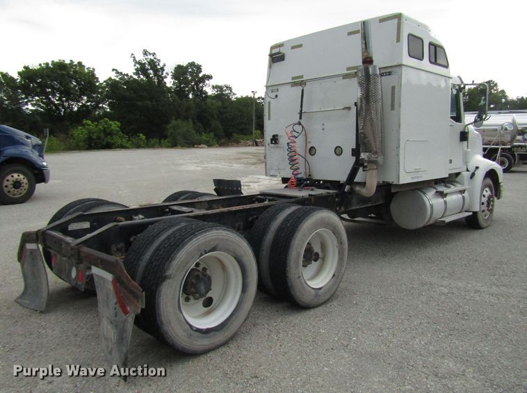 image for item DG1364 2006 International 9400i semi truck