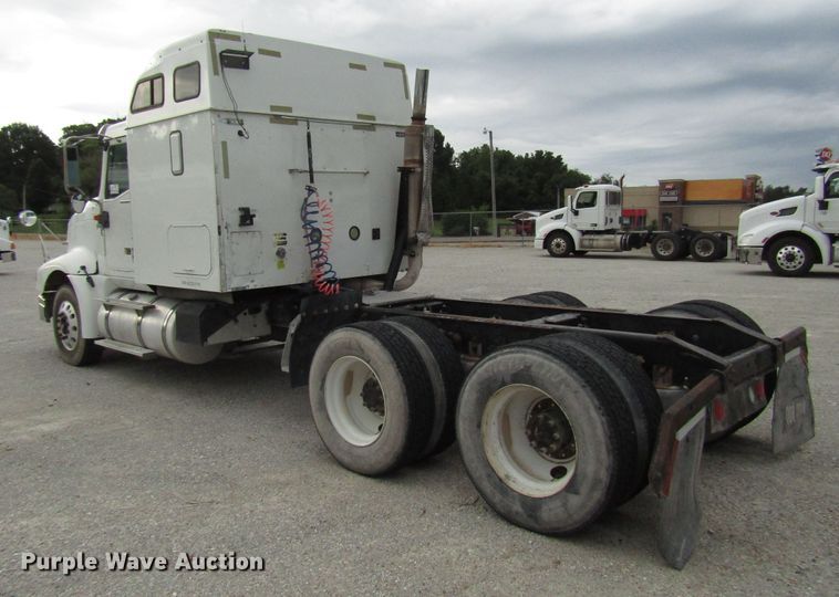 image for item DG1364 2006 International 9400i semi truck