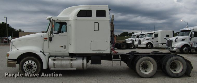 image for item DG1364 2006 International 9400i semi truck