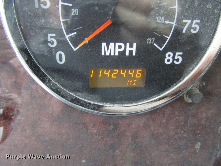 image for item DG1364 2006 International 9400i semi truck