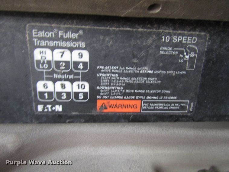 image for item DG1364 2006 International 9400i semi truck