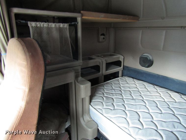 image for item DG1364 2006 International 9400i semi truck