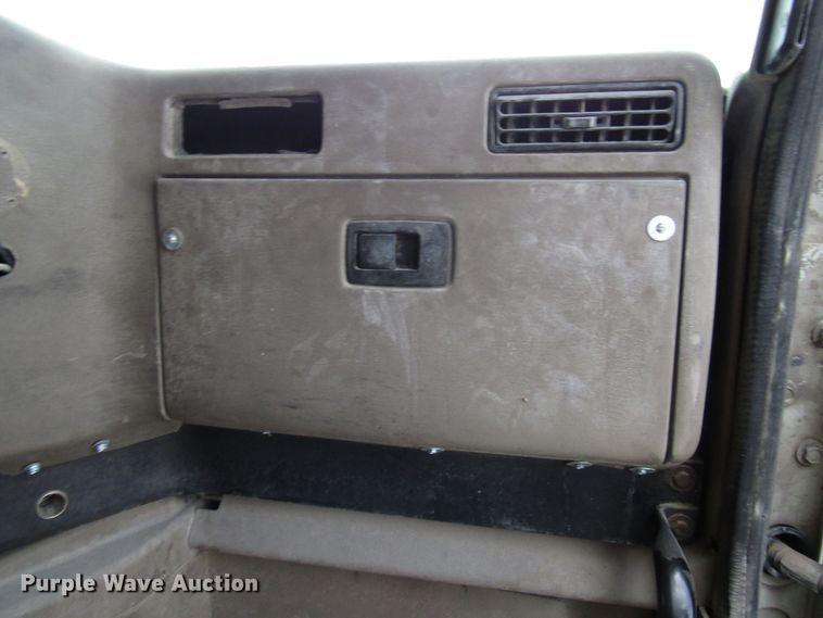 image for item DG1364 2006 International 9400i semi truck