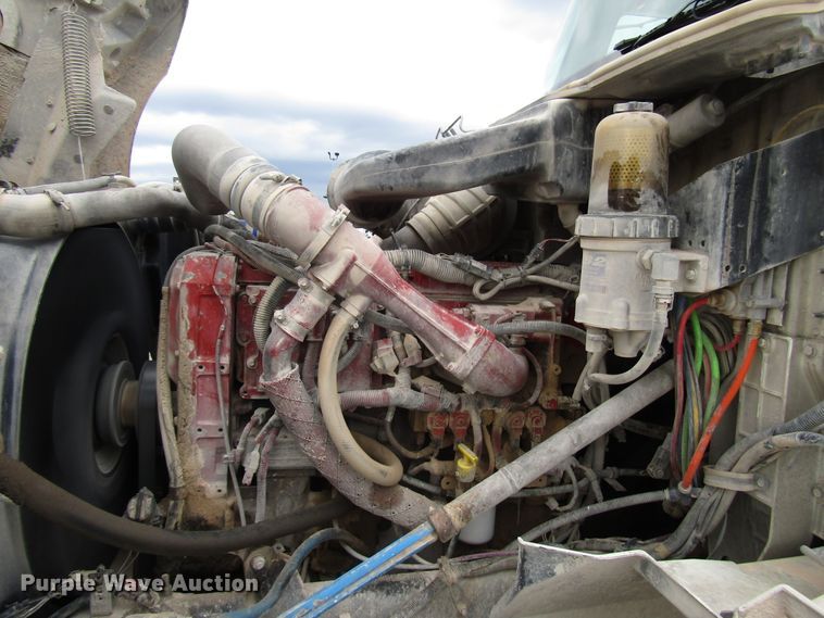 image for item DG1364 2006 International 9400i semi truck