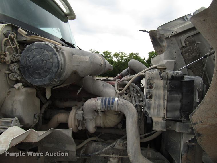 image for item DG1364 2006 International 9400i semi truck