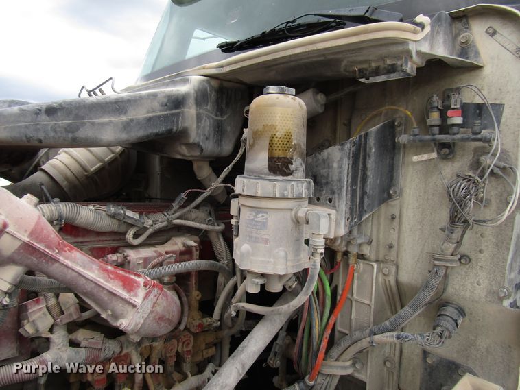 image for item DG1364 2006 International 9400i semi truck