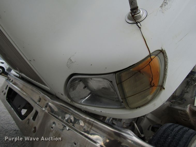 image for item DG1364 2006 International 9400i semi truck